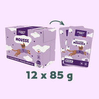 Karton mit 12 Beuteln à 85 g Ziggy Mousse für Senior-Katzen mit Rind, davor ein Beutel