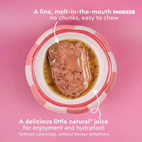 Fine, melt-in-the-mouth texture of Ziggy mousse for sterilised cats with chicken, seen from above, with its gravy