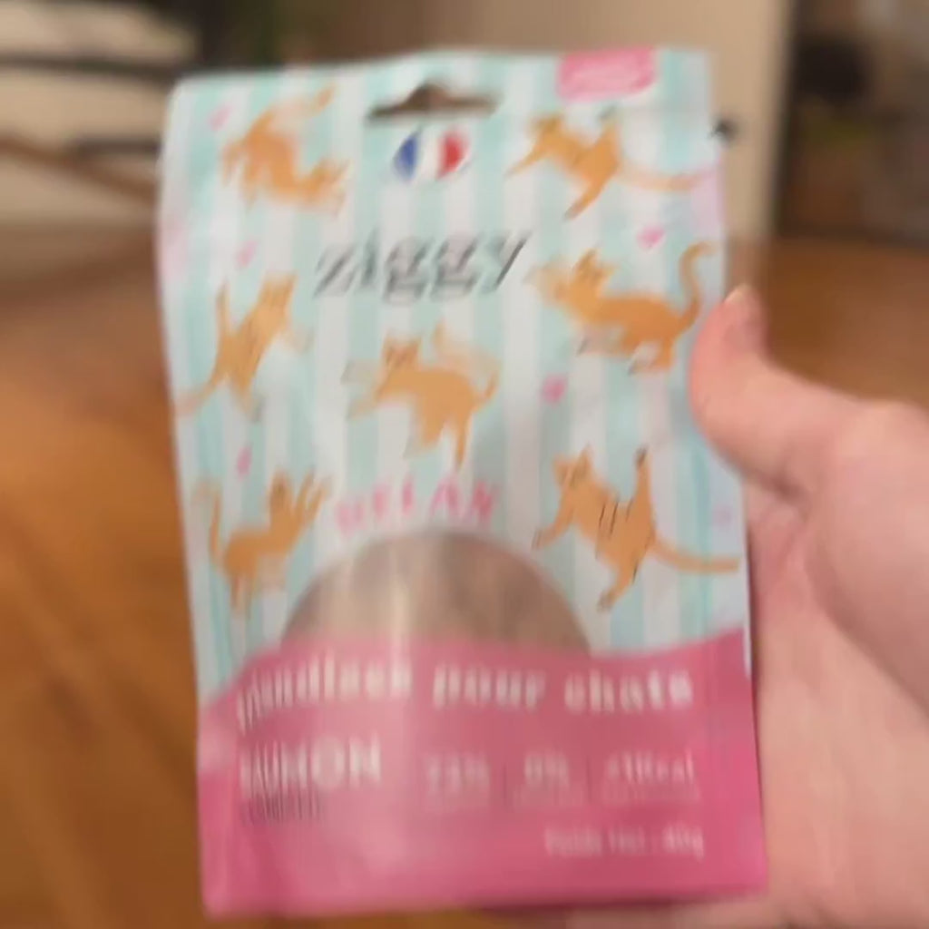 Vidéo d'un chat qui adore les friandises pour chat Ziggy au Saumon et à la Valériane